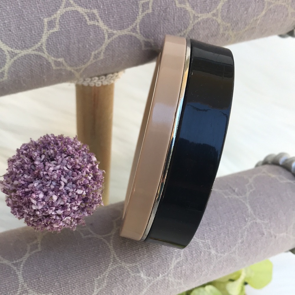 BANGLE BRACELET